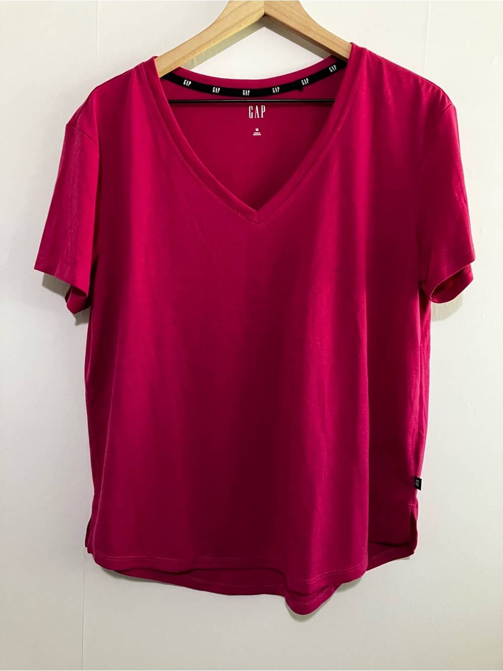 GAP Pink V neck Linen Blend Tee Shirt Size Medium